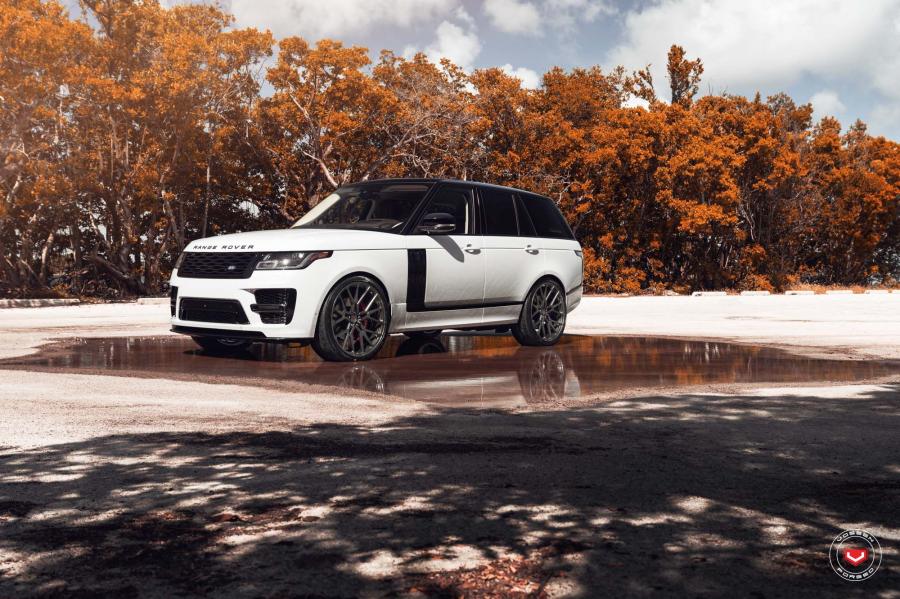  Land Rover Range Rover on Vossen Wheels (M-X3) 2018 года  (фото 1 из 12)